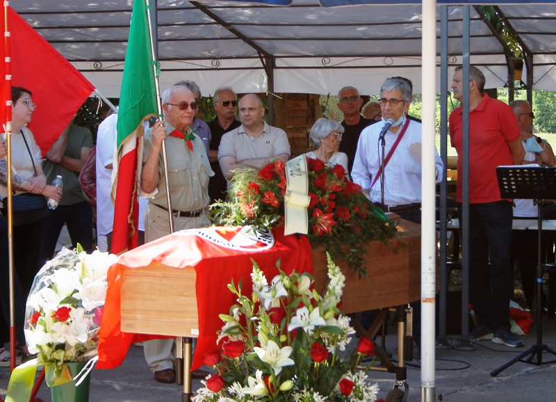 Funerale di Roberto Guarchi: video con alcune immagini e intervento di Edoardo Casati dei Giovani Comunisti